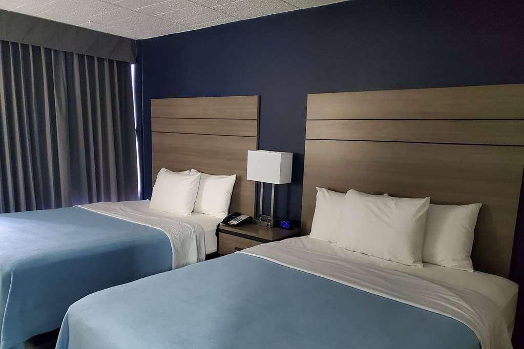 Baymont By Wyndham Laredo Hotel Room photo